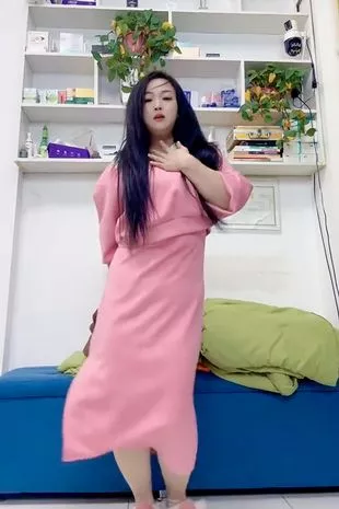 33岁的网红妈妈在一家不可靠的诊所做了一次拙劣的抽脂手术，几小时后死亡