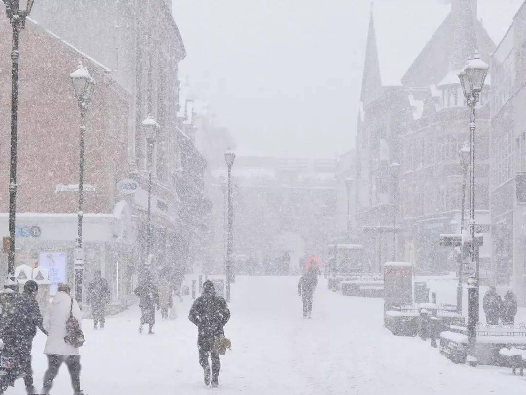 英国气象局发布大雾预警,数百万英国人一觉醒来,就会被大雪覆盖