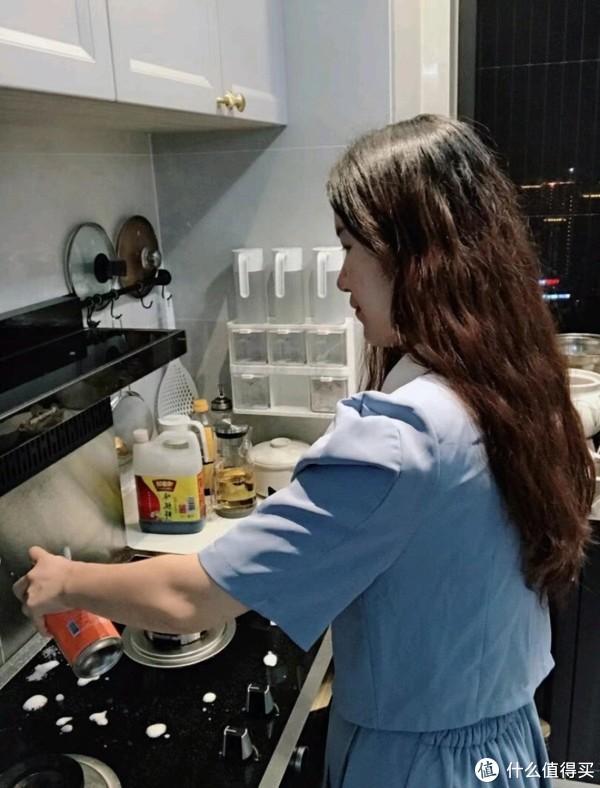 清洁踢脚板，用普通的厨房用品让它们“闪闪发光”