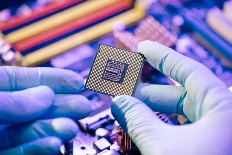 人工智能驱动的半导体股:2025年第一季度投资AMD和NVDA