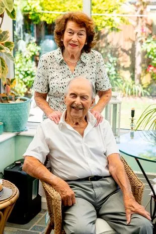 “他们说我们的爱情不会长久,但我们正在庆祝我们幸福婚姻的70周年。”