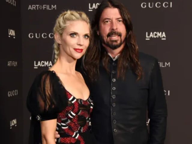 Dave Grohl的妻子Jordyn Blum和网球教练在一起时丢掉了结婚戒指