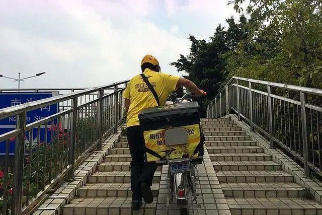 广州一外卖骑手猝死，谣言背后的真相与反思