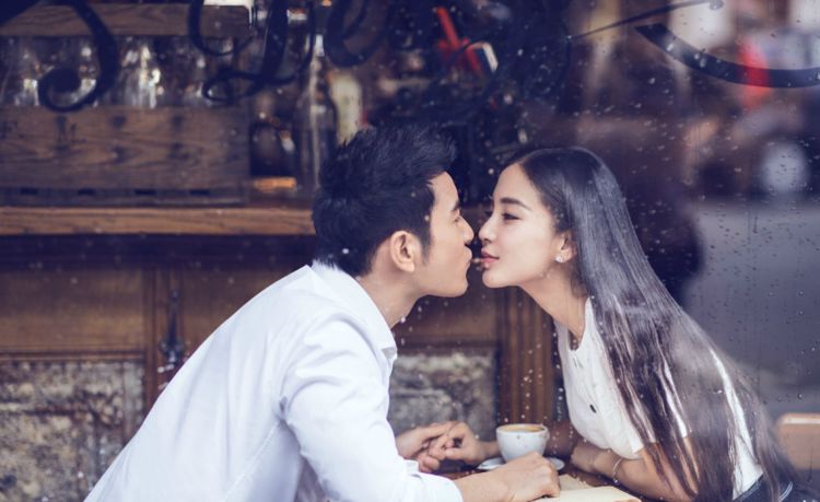 曝光！千万粉丝男明星隐婚生子还出轨，公众人物私德失守的警钟