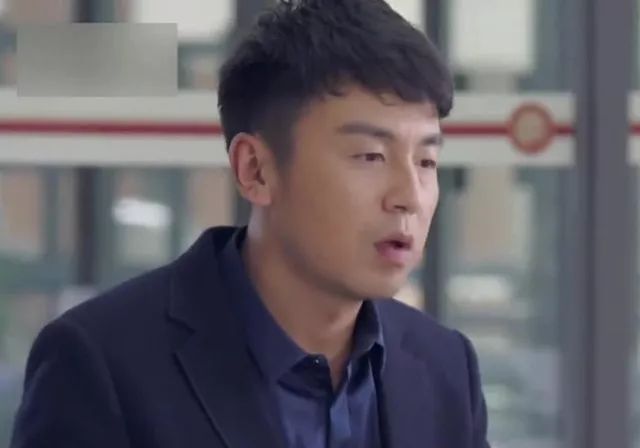 靳东荣获白玉兰最佳男主角，实力与魅力的双重肯定