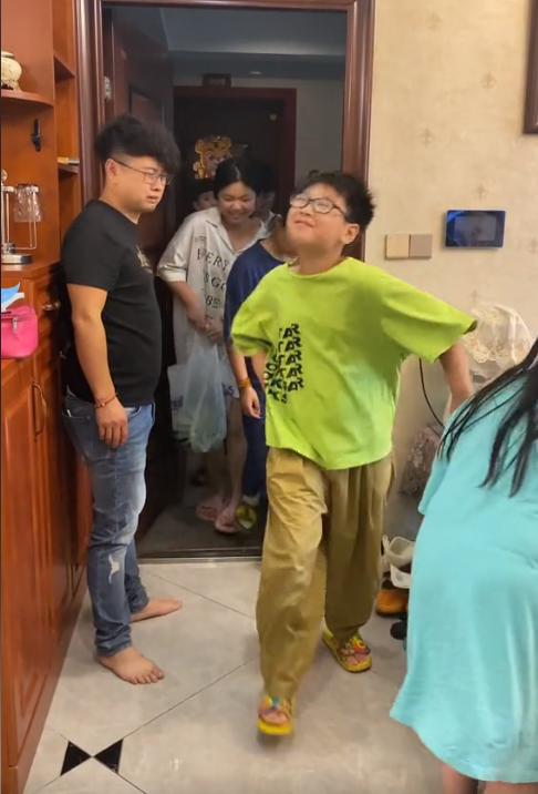 16个外甥的暑假盛宴，舅舅的独特魅力与无团队之秘